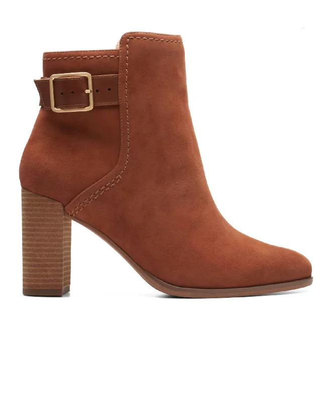 Freva85 Buckle Boots In Caramel Suede