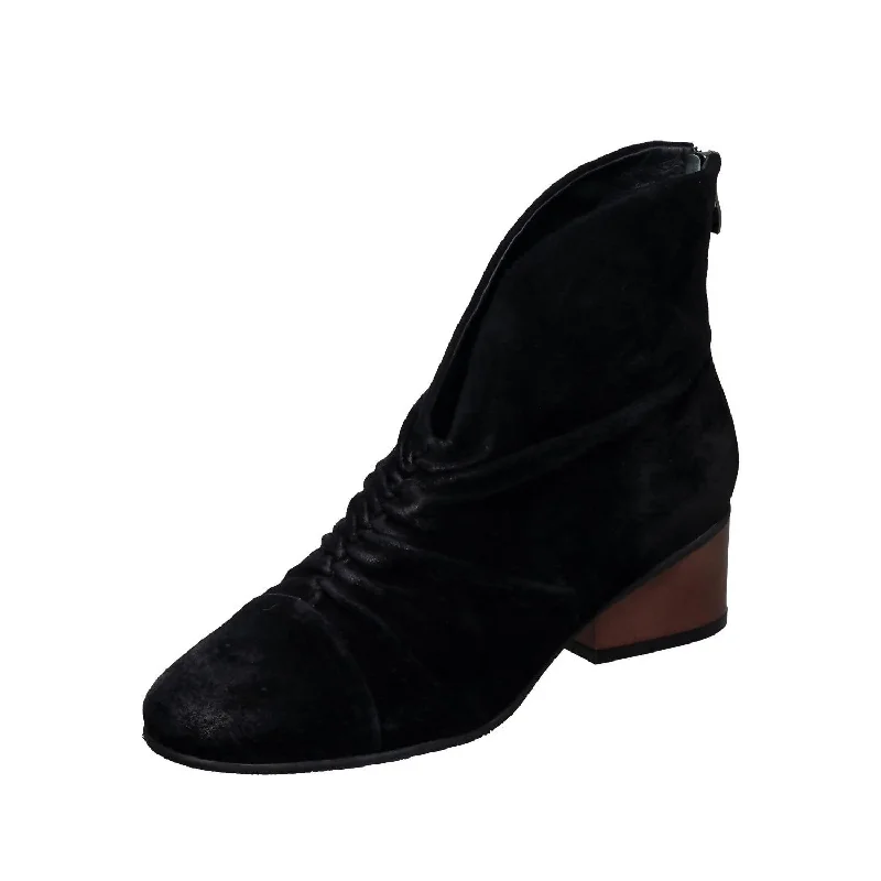 Women's Niara Boots In Black